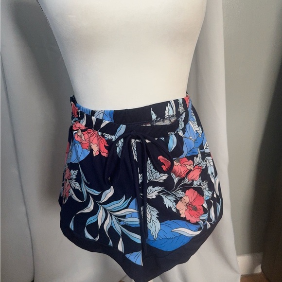 Linea Donatella Robe and Shorts Set. Size XL. Floral Pattern. Worn only once. - Picture 3 of 5